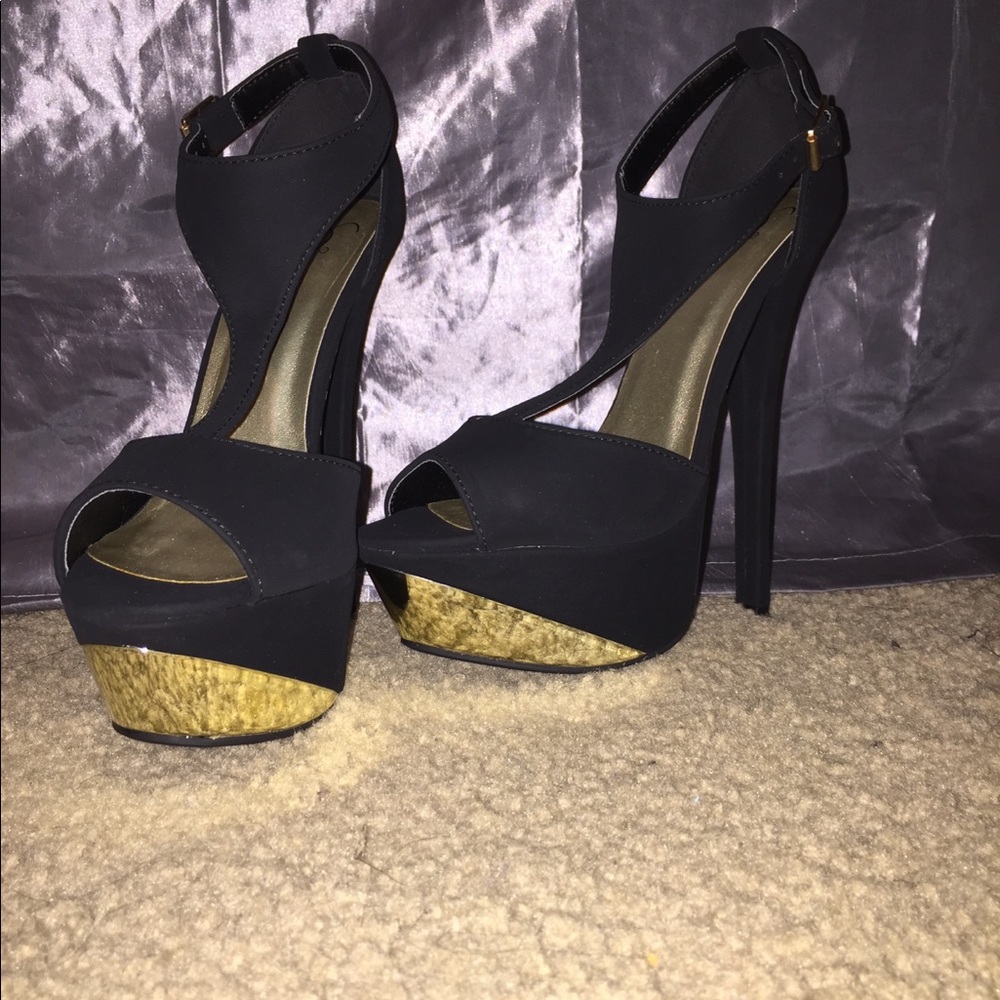 Shoes - Picture 2 of 2